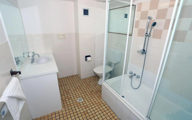 St Tropez Apartments