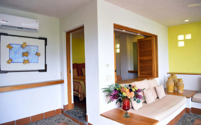 Hotel Eloisa - Near Playa de los Muertos