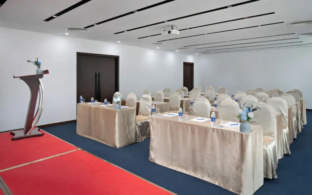 Mangata Beachfront Hotel