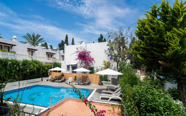 Manuela Hotel