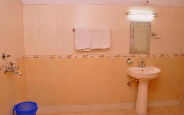 OYO 13365 Hotel Teg Royal