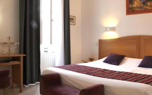 Le Continental Hotel