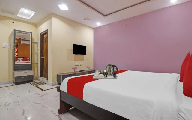 OYO Royal Stay Near Mantra Mall