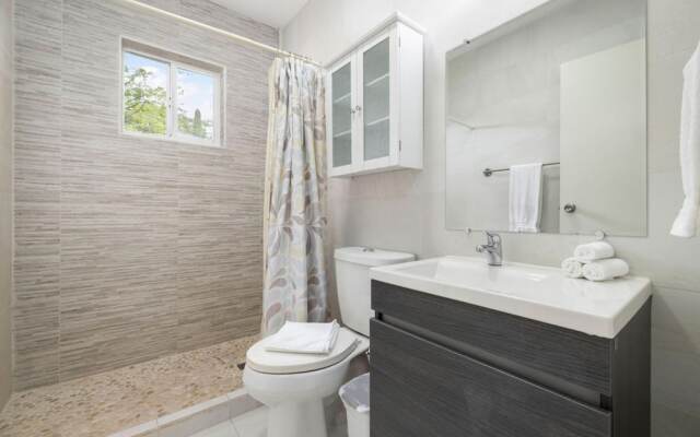3BR Villa Central Location Private Pool Patio