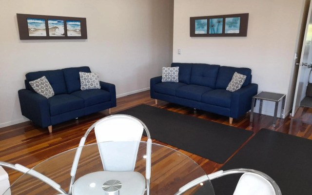 Airlie Apartments