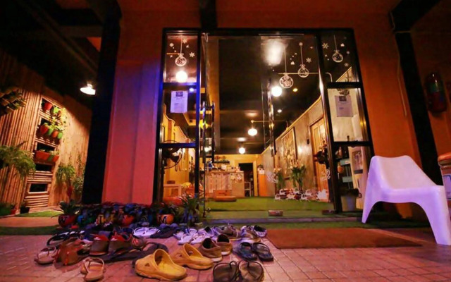 Baan Chalok Hostel