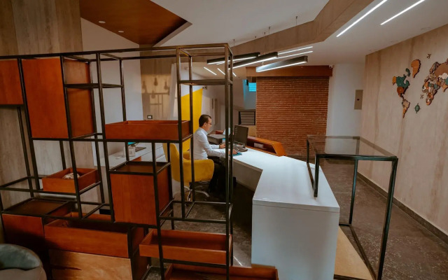 Travelholic Inn