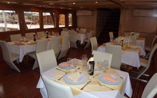 Cruise From Dubrovnik On M/Y Dalvin