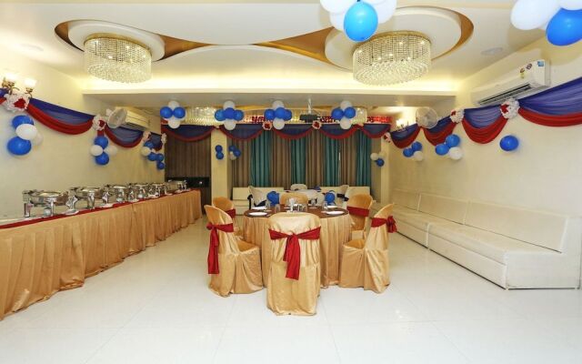 OYO 8183 Hotel Sandal Wood