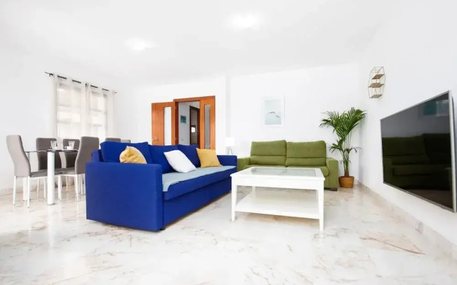 House - Sleeps 6 - Pool - Pet Friendly