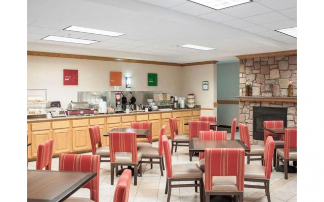 Comfort Suites Airport