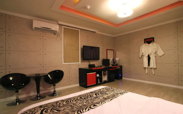 Chocolate Hotel