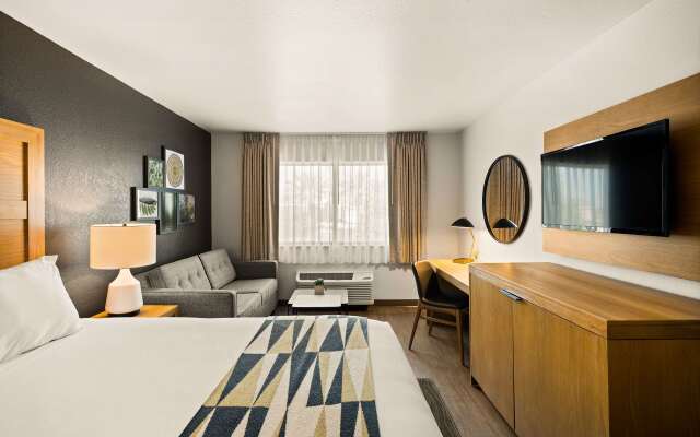 Oxford Suites Redding