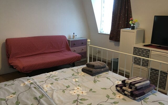 Beautiful 2-bed Apartment in Dagenham