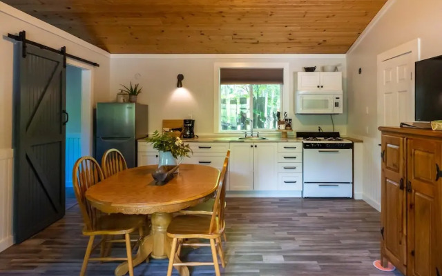 Barefoot Villas Cabin 1 Beaver w/ Hot tub