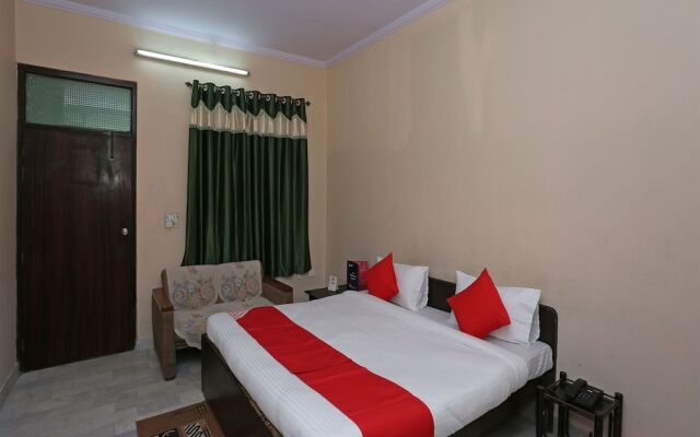 OYO 13852 Hotel Maharana Palace