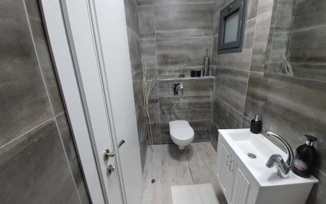 Ridgeback Shir House