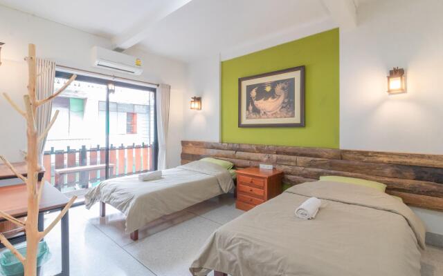 Banthat Thong Hostel