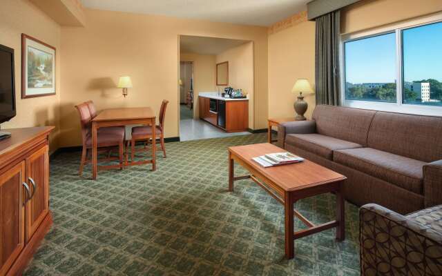 Embassy Suites by Hilton Charleston Airport Convention Ctr