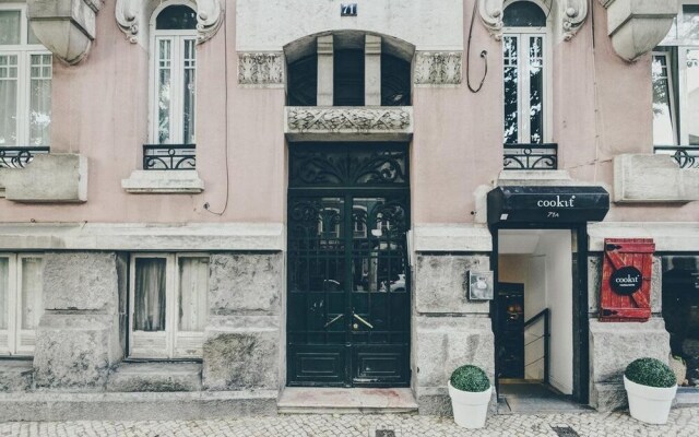 Wide and Modern Apartment in Lisbon