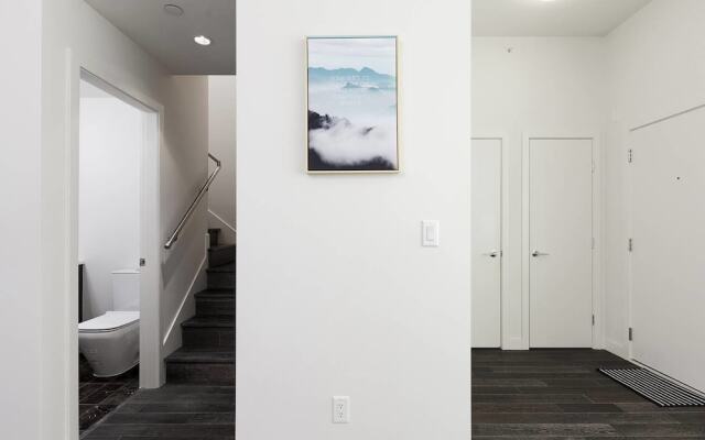 Modern Bright Townhome in Richmond