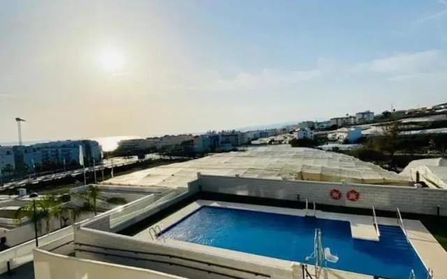 Nuevo y Moderno apartamento con piscina
