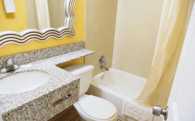 Seashire Inn & Suites