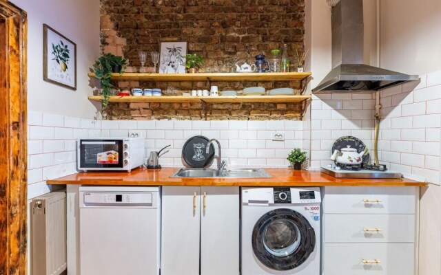 Central and Stylish Flat near Istiklal Street