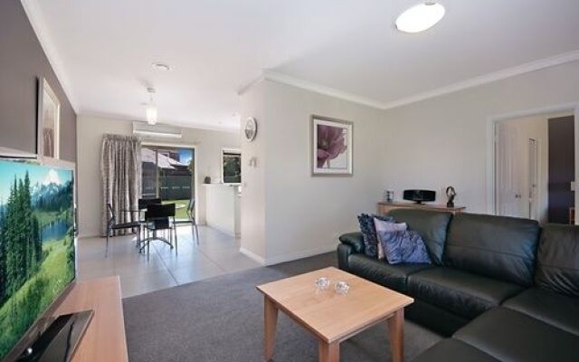 Hamilton Standard Apartment