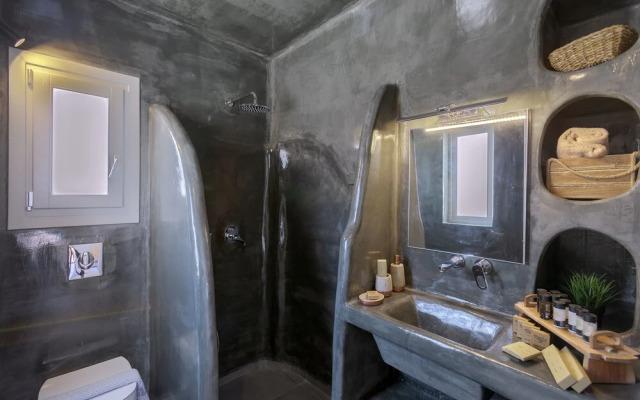 Bianco Diverso Suites