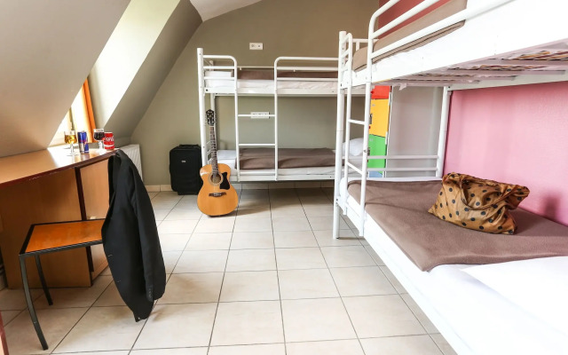 Le Montclair Montmartre by River Hostel