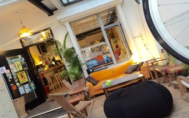 Monkey Surfing Backpackers Hostel 猴子衝浪背包客青年民宿