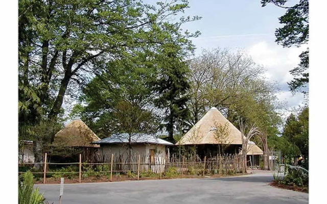 Hosteeva Modern Condo w Lake Views