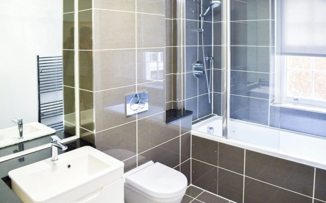 Centrally Located Budget Apartment, 3mins to Tube