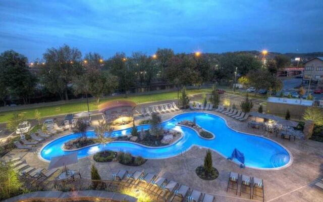 Courtyard Pigeon Forge