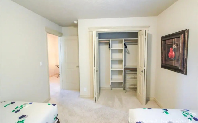 Gorgeous Meridian Home W/community Pool!