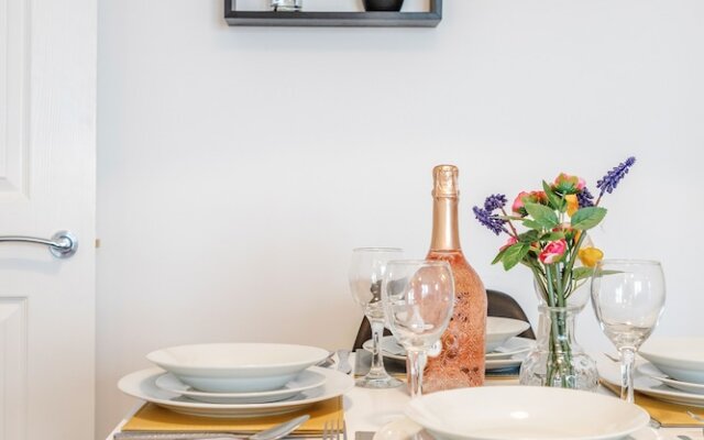 Livestay-spacious Modern One Bed Apt Near Heathrow