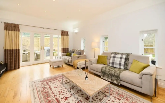 The Bourton-on-the-water Place - Lovely 5bdr House With Parking + Garden