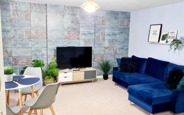 Stylish 2 bedroom Apartment / FREE Gated Parking