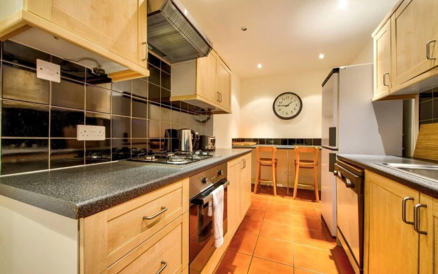 Quiet New Town Apartment