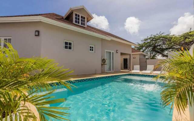 Remodeled 6BR - Privatepool Gameroom Close2beach