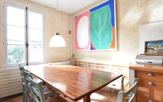 Modern Mansion in Machemont with Private Garden