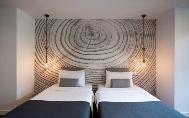 Benviar Tonson Residence