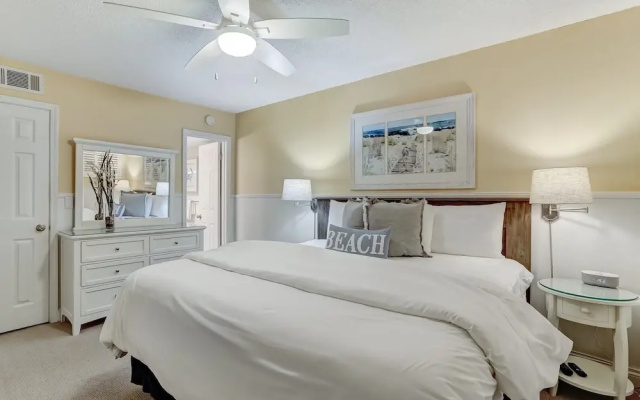 Vibrant Ocean View Getaway - Fernandina Beach