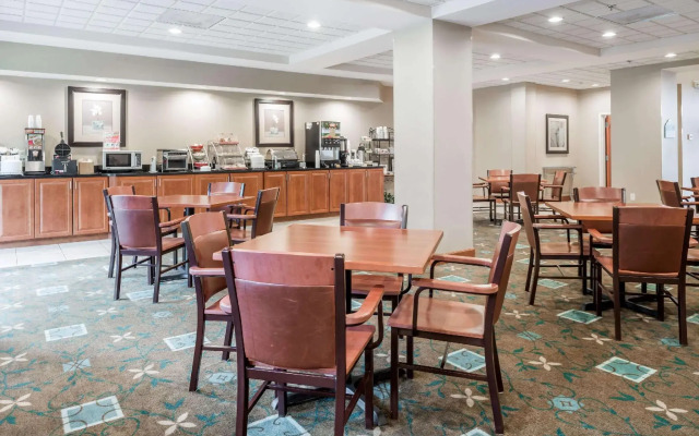 Wingate by Wyndham St. Charles