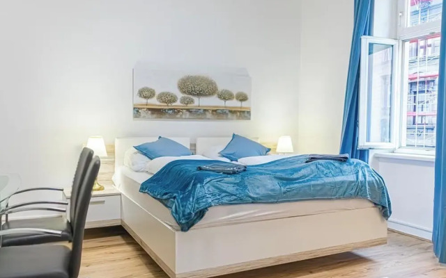 Elegant 2BR Apt Steps from Westbahnhof