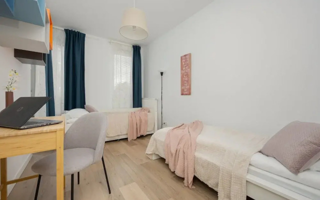 Złoty Potok Apartment Warsaw by Renters