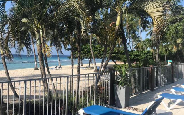 Coconut Court Beach Hotel