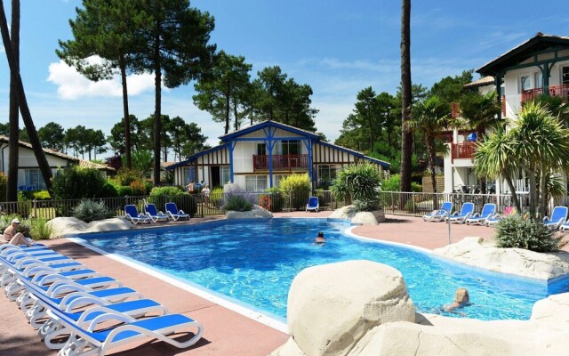 Semi-Detached Holiday Home in Green Surroundings