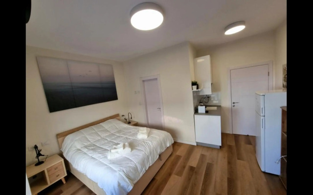 Lihi brand new studio